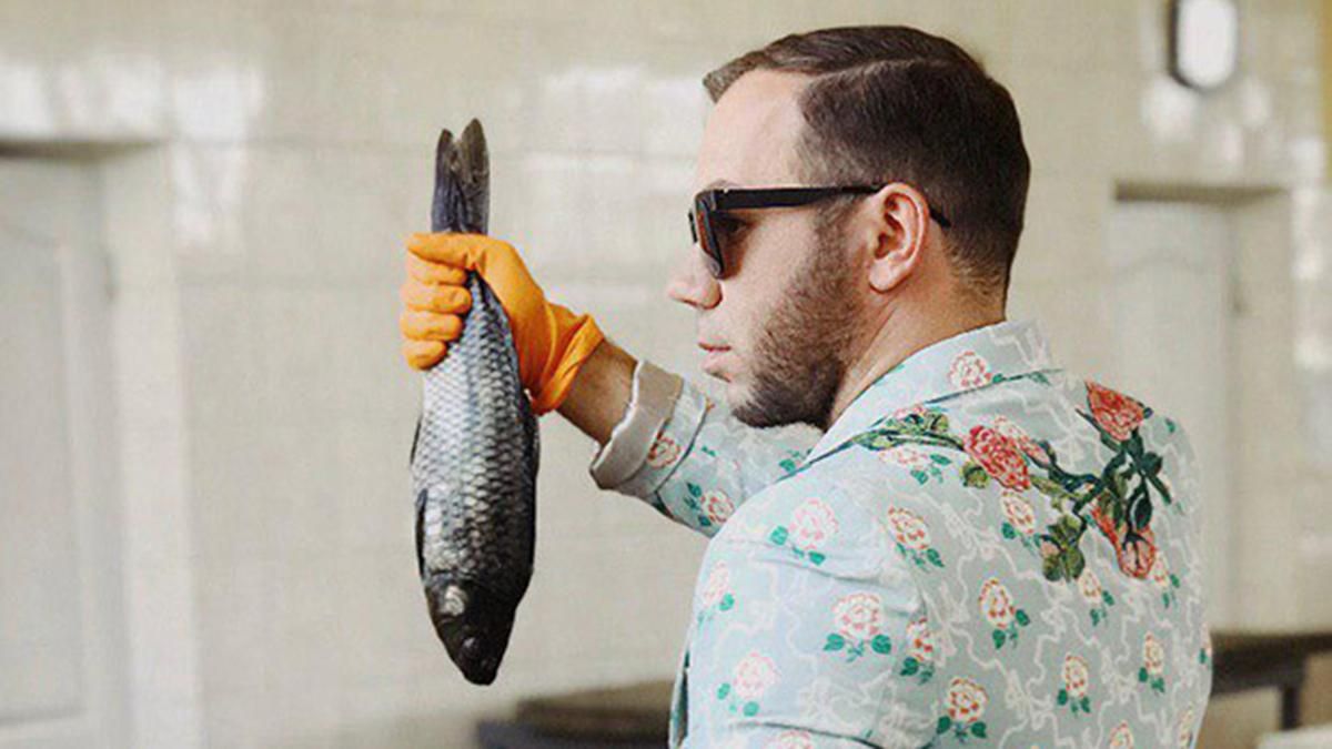 Андре Тан признался, за какой созданный наряд ему стыдно Андре Тан признался, за какой созданный наряд ему стыдно