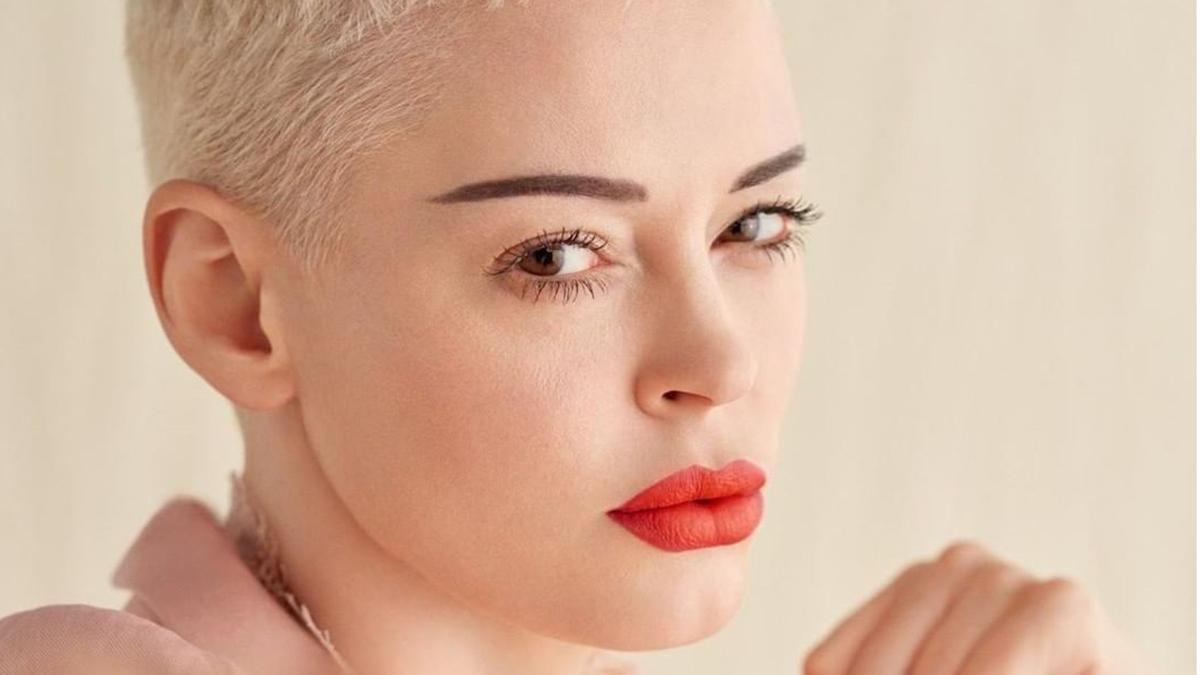 Зірка серіалу "Всі жінки – відьми" Роуз МакГавен прокоментувала свій роман з дівчиною Зірка серіалу "Всі жінки – відьми" Роуз МакГавен прокоментувала свій роман з дівчиною