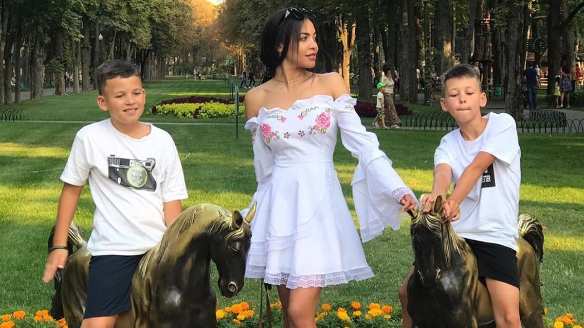 Бывшая жена рэпера Сереги заявила, что артист забрал у нее детей Бывшая жена рэпера Сереги заявила, что артист забрал у нее детей