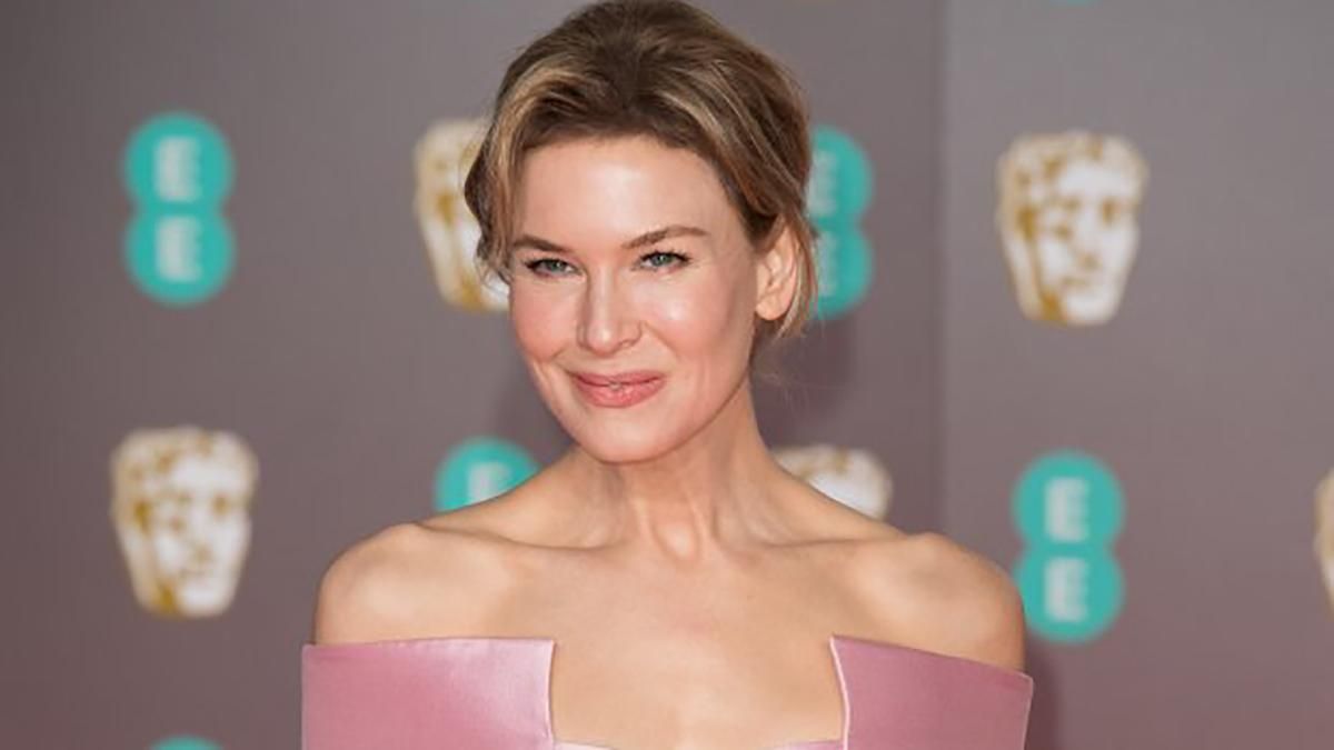 У прозорій сукні з пікантними розрізами: Рене Зеллвегер на світському заході У прозорій сукні з пікантними розрізами: Рене Зеллвегер на світському заході