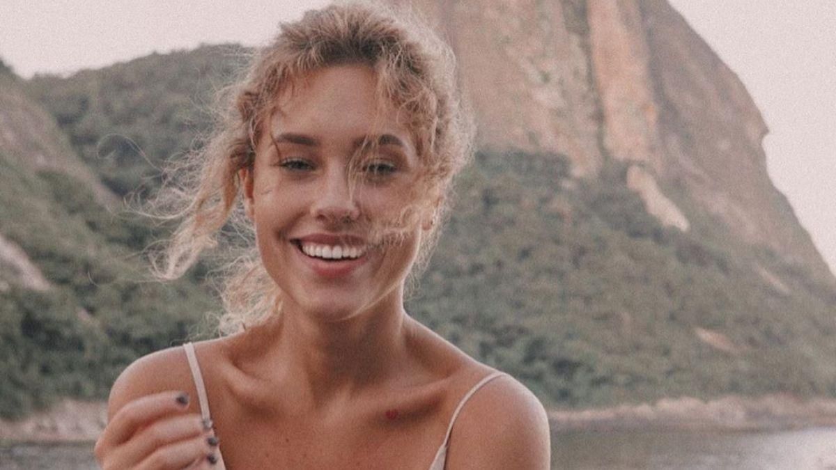 Даша Квиткова поделилась секретами комфортного путешествия самолетом Даша Квиткова поделилась секретами комфортного путешествия самолетом