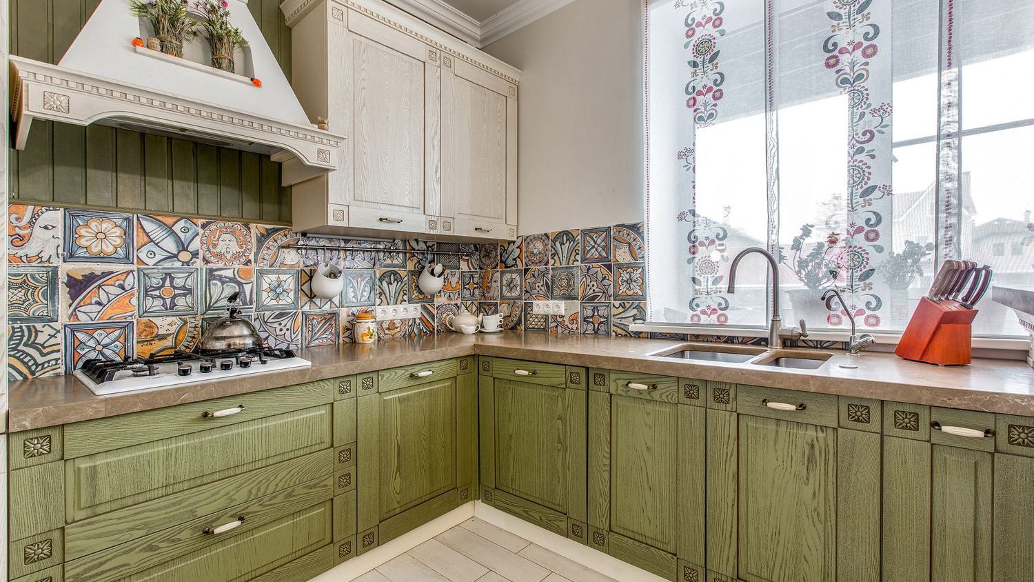 Кухня в стиле кантри, деревенский стиль – дизайн, фото интерьера кухни Кухня в стиле кантри, деревенский стиль – дизайн, фото интерьера кухни