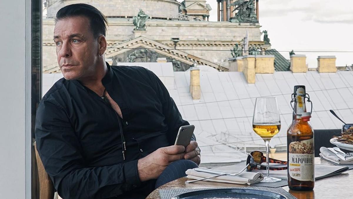 Солиста Rammstein заметили в одном из киевских заведений: видео Солиста Rammstein заметили в одном из киевских заведений: видео