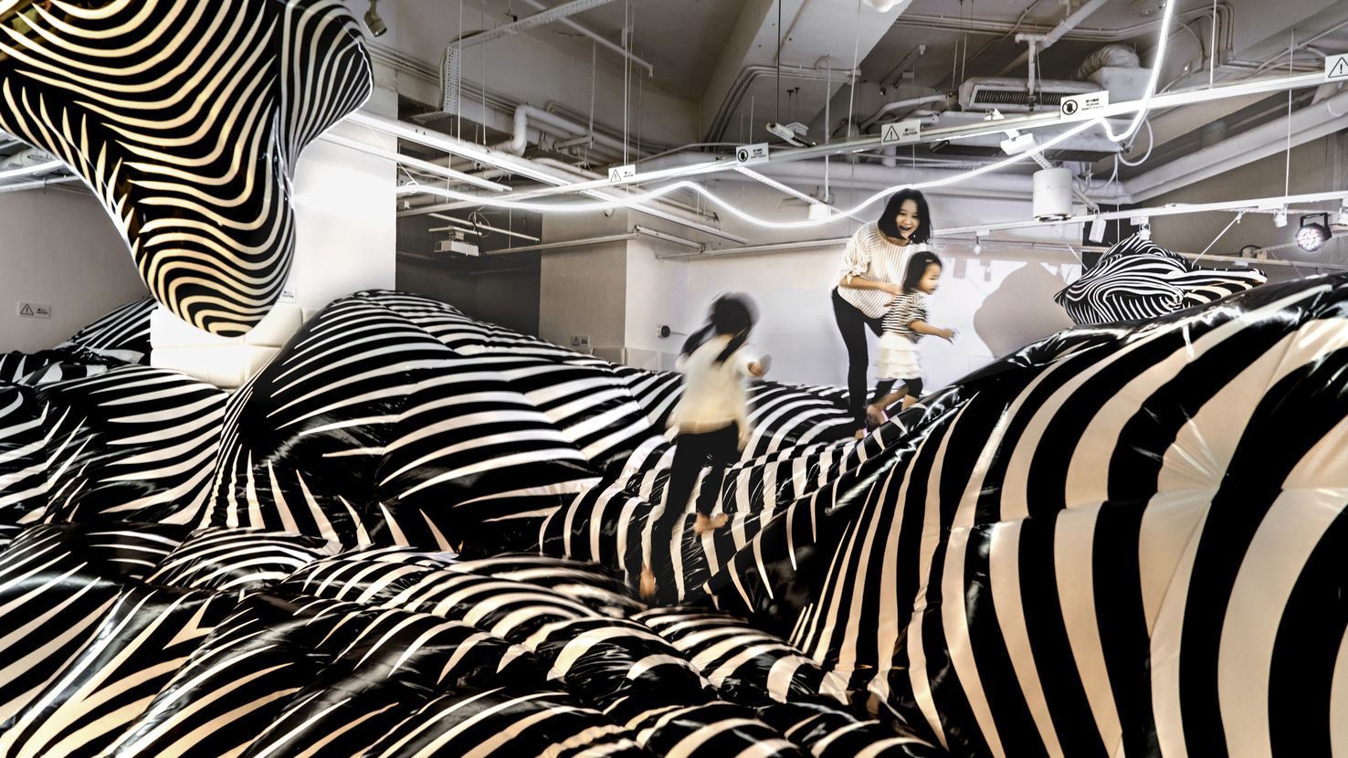 Коли інтер'єр стає іграшкою: в Китаї відкрили величезний ігровий майданчик – фото Коли інтер'єр стає іграшкою: в Китаї відкрили величезний ігровий майданчик – фото