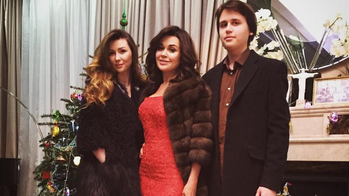 Донька Анастасї Заворотнюк зворушила мережу чуттєвим дописом Донька Анастасї Заворотнюк зворушила мережу чуттєвим дописом