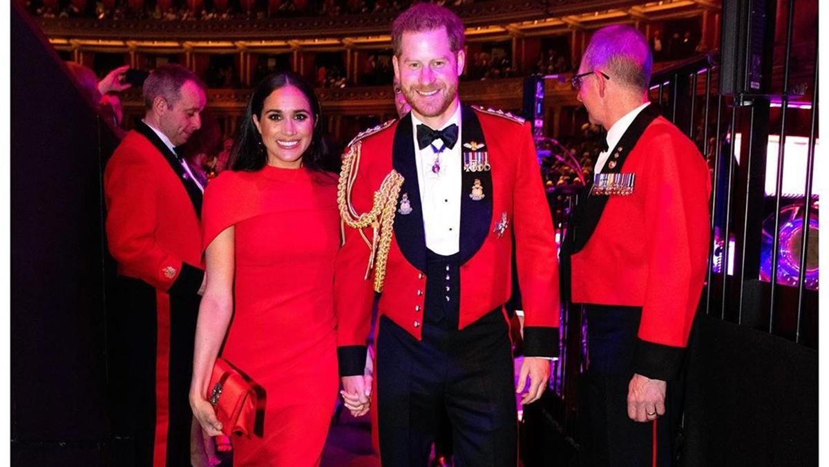 Меган Маркл и принц Гарри совершили потрясающий выход: элегантный образ герцогини Сассекской Меган Маркл и принц Гарри совершили потрясающий выход: элегантный образ герцогини Сассекской