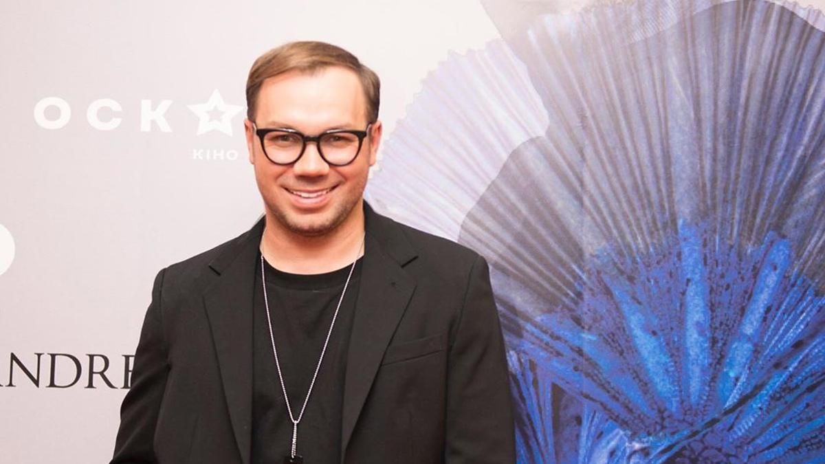 Как носить вещи с тропическим принтом: советы Андре Тана в фото Как носить вещи с тропическим принтом: советы Андре Тана в фото