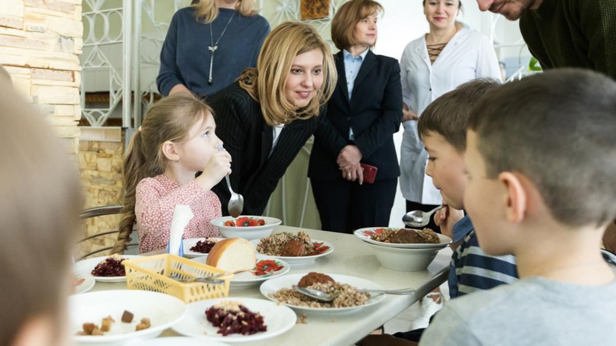 Елена Зеленская посетила школы Киевщины: выход первой леди накануне карантина Елена Зеленская посетила школы Киевщины: выход первой леди накануне карантина