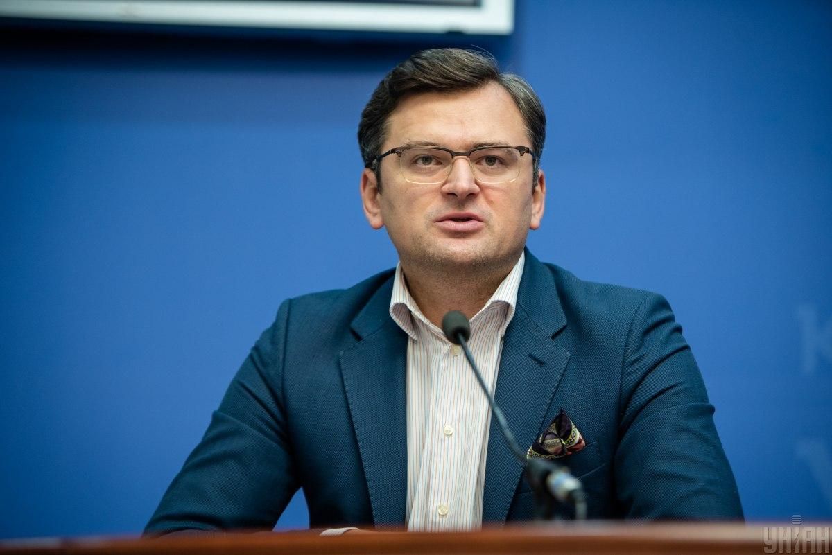Штрафів не буде: в МЗС пообіцяли українцям за кордоном вирішити проблеми з візами
