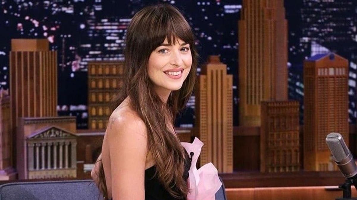 Дакота Джонсон показала свій будинок в Лос-Анджелесі: відео Дакота Джонсон показала свій будинок в Лос-Анджелесі: відео