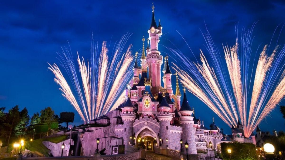 Через коронавірус закривають Діснейленди в Парижі та США Через коронавірус закривають Діснейленди в Парижі та США