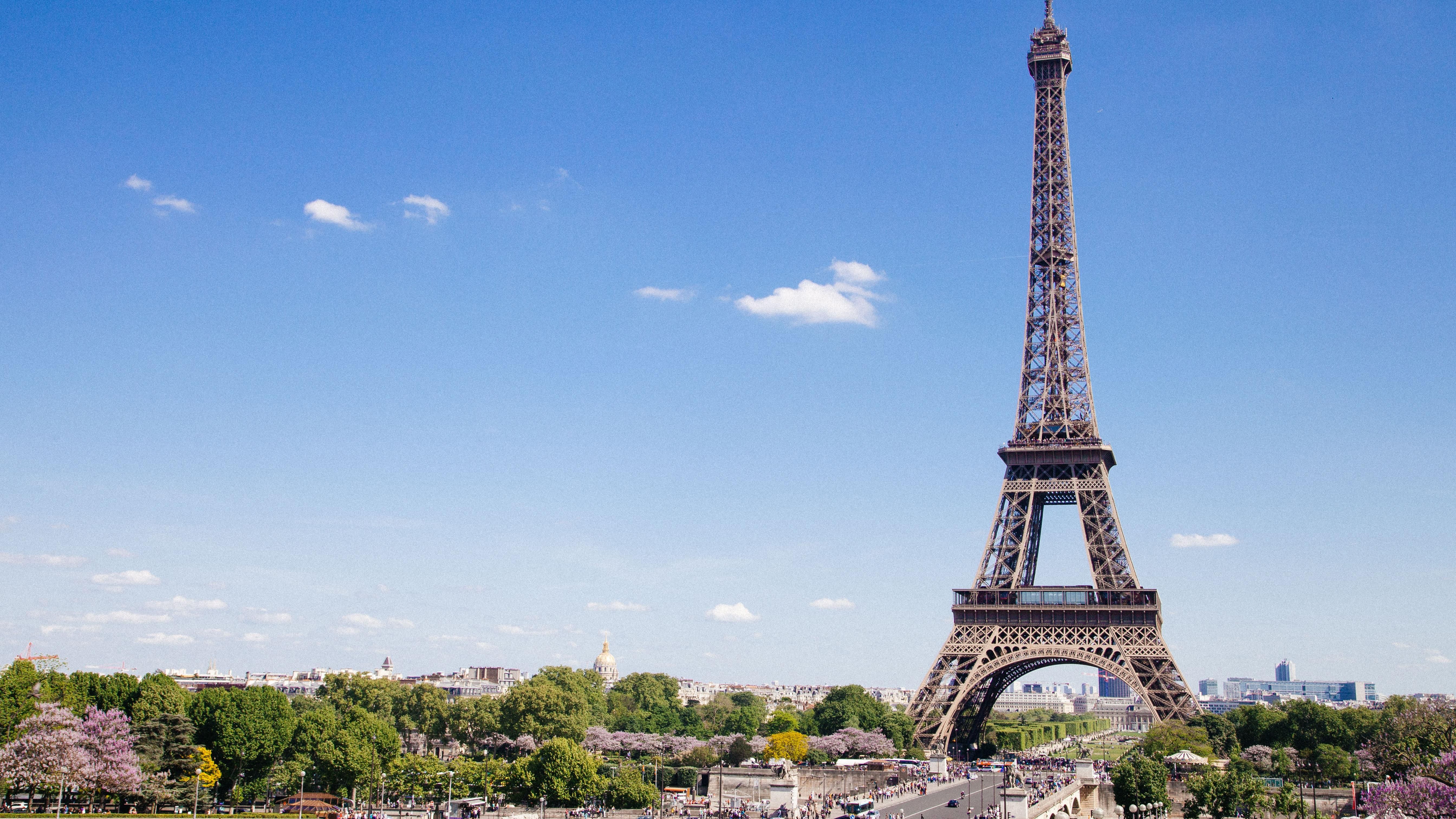 Небезпека коронавірусу: Лувр, Ейфелеву вежу та Версальський палац закрили для відвідувачів