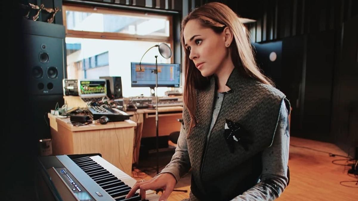 Юлія Саніна виконала вірш Ліни Костенко у день народження поетеси: відео Юлія Саніна виконала вірш Ліни Костенко у день народження поетеси: відео