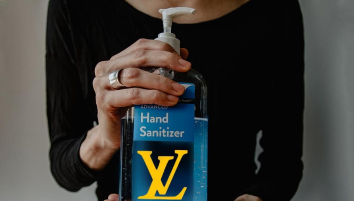 Перші антисептики Christian Dior і Louis Vuitton вже привезли у лікарні Парижа: фото Перші антисептики Christian Dior і Louis Vuitton вже привезли у лікарні Парижа: фото