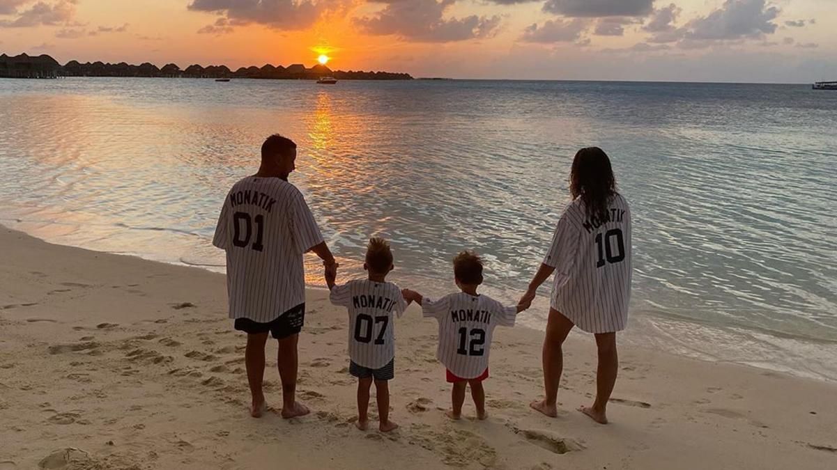 Монатик на карантине уделил время жене и детям: видео Монатик на карантине уделил время жене и детям: видео