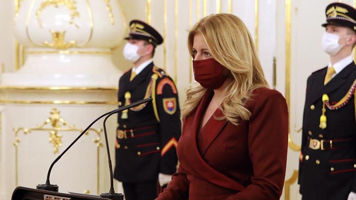 Маска у тон до вбрання: президентка Словаччини показала модний тренд у розпал пандемії 