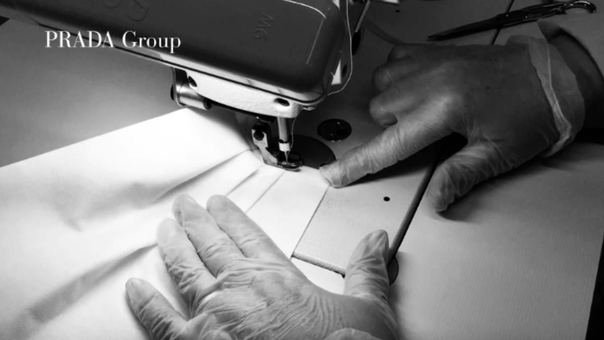 Prada виготовить майже по 100 тисяч медичних масок та захисних костюмів Prada виготовить майже по 100 тисяч медичних масок та захисних костюмів