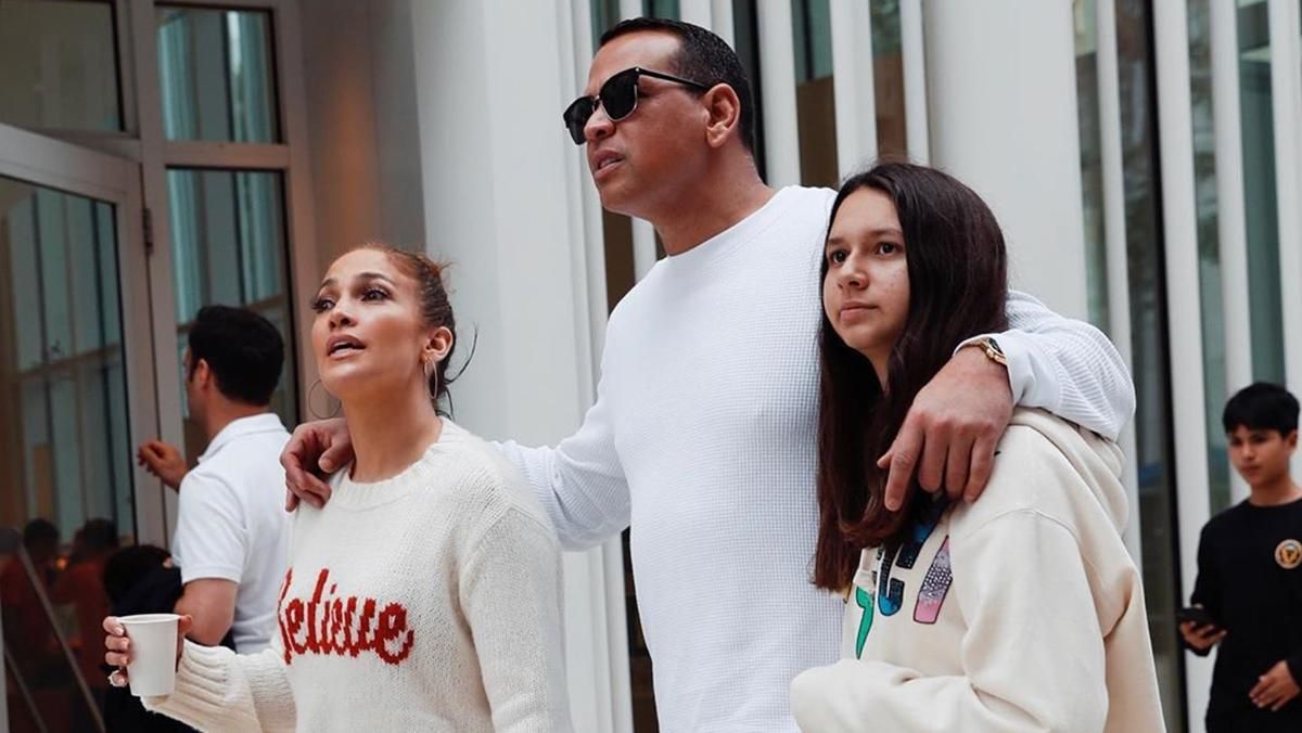 Дженнифер Лопес показала семейные развлечения во время карантина: видео Дженнифер Лопес показала семейные развлечения во время карантина: видео