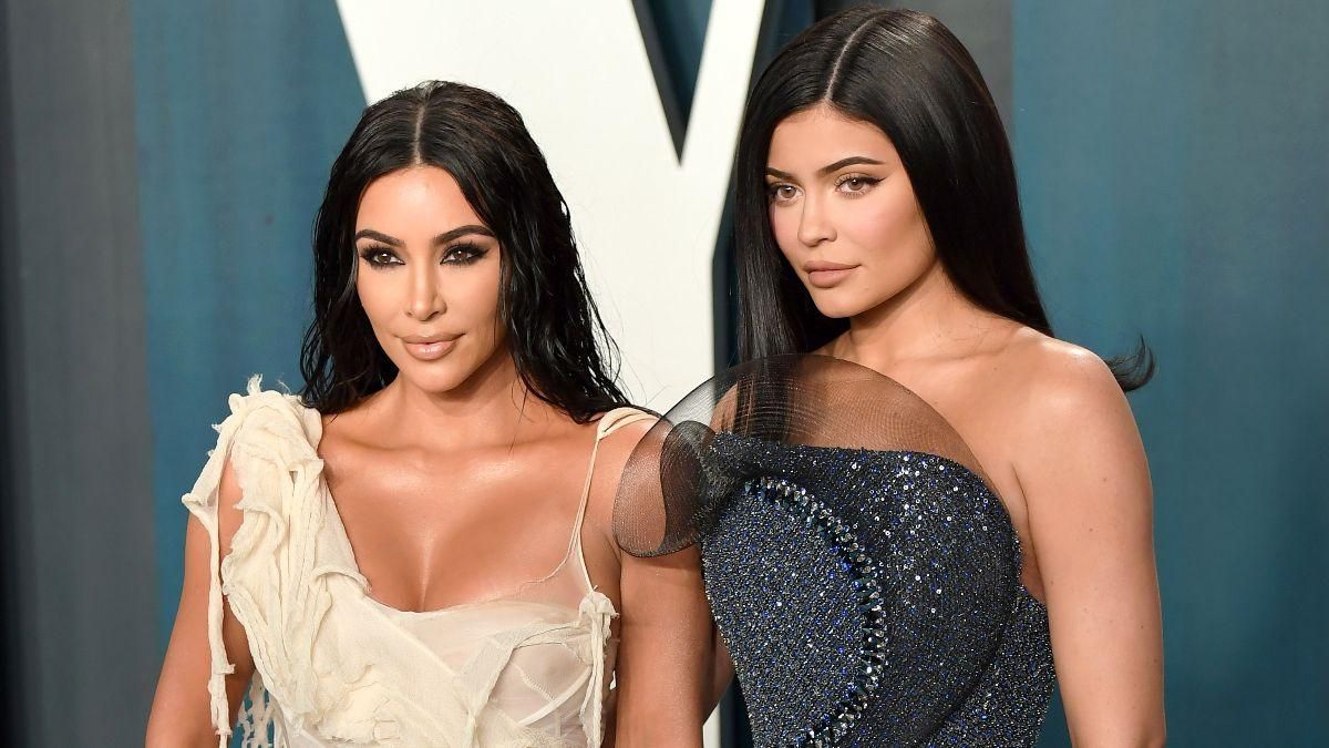 Ким Кардашян и Кайли Дженнер останавливают производство собственной косметики из-за коронавируса Ким Кардашян и Кайли Дженнер останавливают производство собственной косметики из-за коронавируса