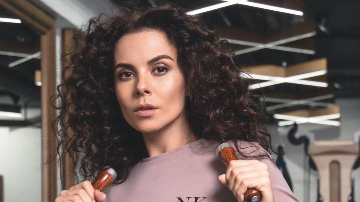 Настя Каменских рассказала, как правильно подготовиться к физической тренировке и завершить ее Настя Каменских рассказала, как правильно подготовиться к физической тренировке и завершить ее