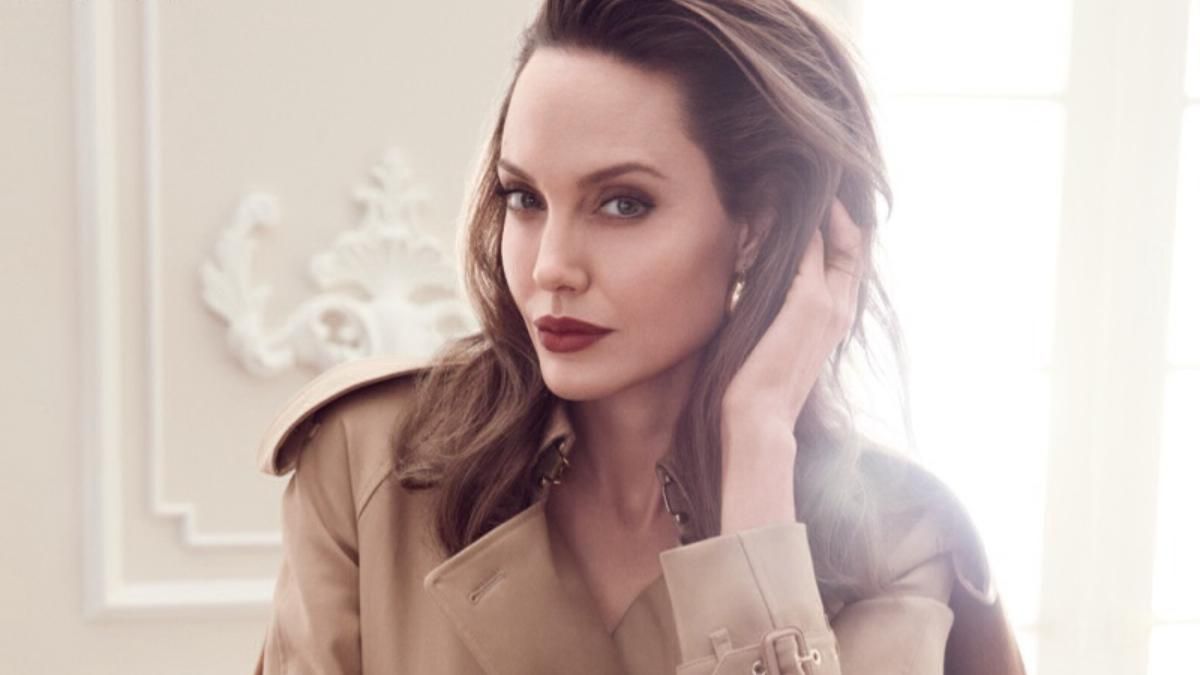 Анджелина Джоли присоединилась к инициативе звезд и пожертвовала миллион долларов