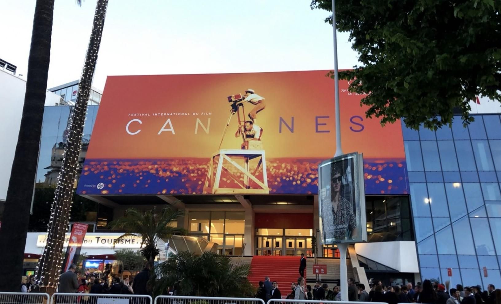 Замість фестивалю: приміщення Каннського палацу віддали безхатькам на час карантину Замість фестивалю: приміщення Каннського палацу віддали безхатькам на час карантину