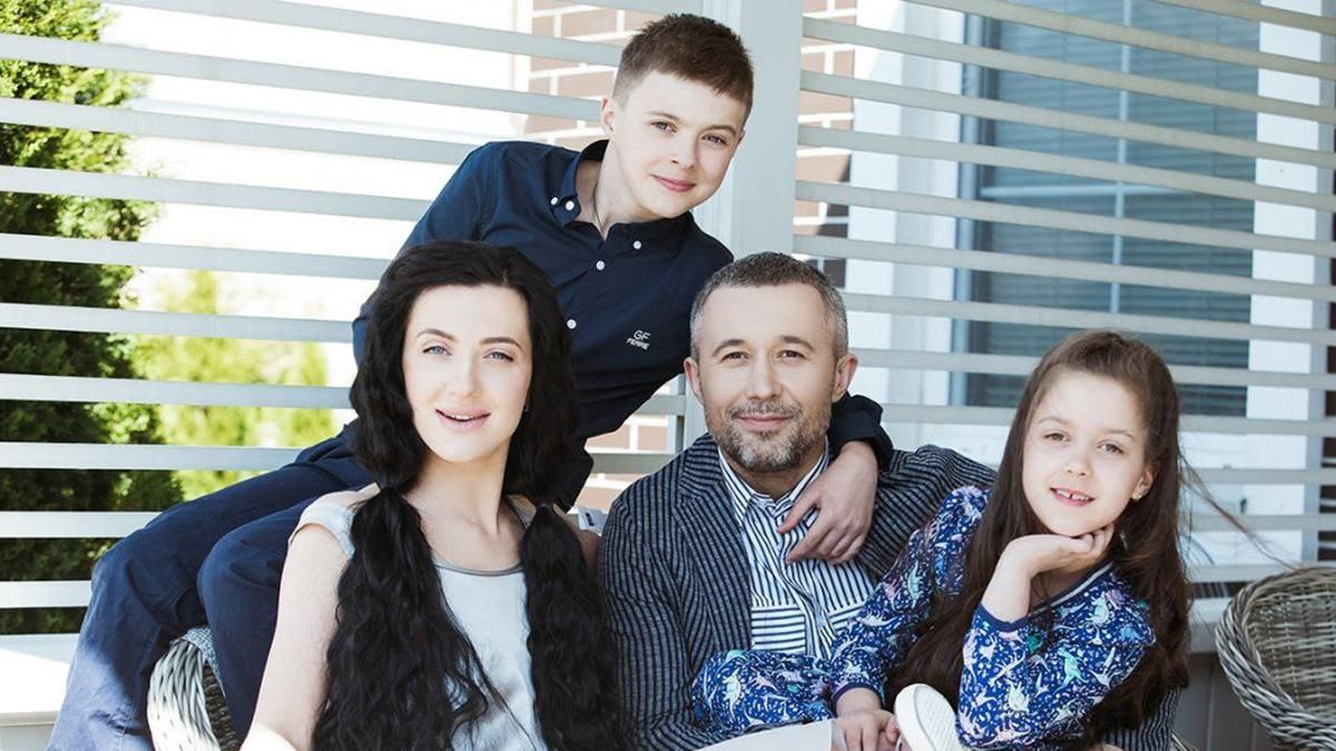 Дружина Бабкіна привітала музиканта з річницею весілля: кумедне фото Дружина Бабкіна привітала музиканта з річницею весілля: кумедне фото