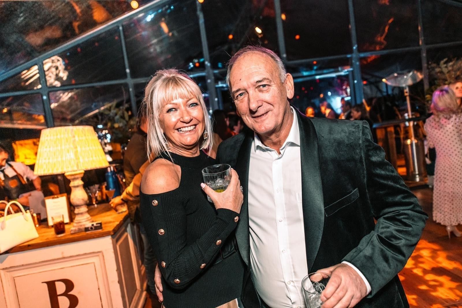 72-летний отец Дэвида Бекхэма женится с миллионершей 72-летний отец Дэвида Бекхэма женится с миллионершей