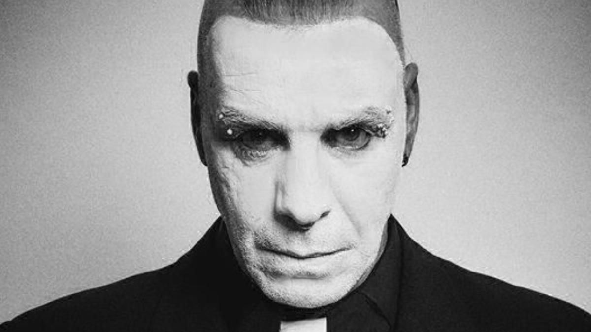 Тилль Линдеманн впервые забавно отреагировал на слухи о коронавирусе Тилль Линдеманн впервые забавно отреагировал на слухи о коронавирусе