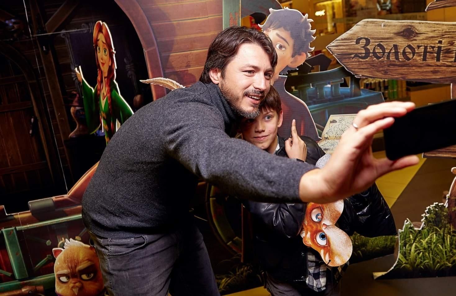 Сергей Притула показал, как провожает сына в школу: курьезное видео Сергей Притула показал, как провожает сына в школу: курьезное видео