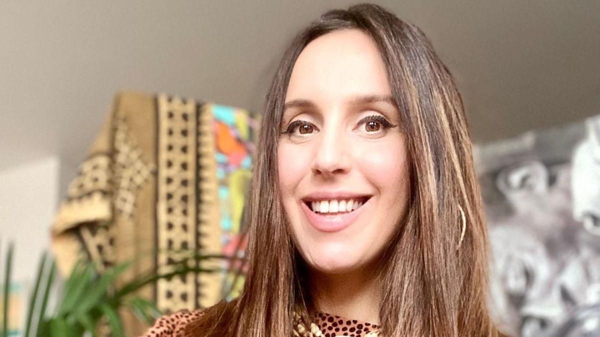 У червоному капелюсі: Джамала показала округлий животик в яскравому вбранні У червоному капелюсі: Джамала показала округлий животик в яскравому вбранні