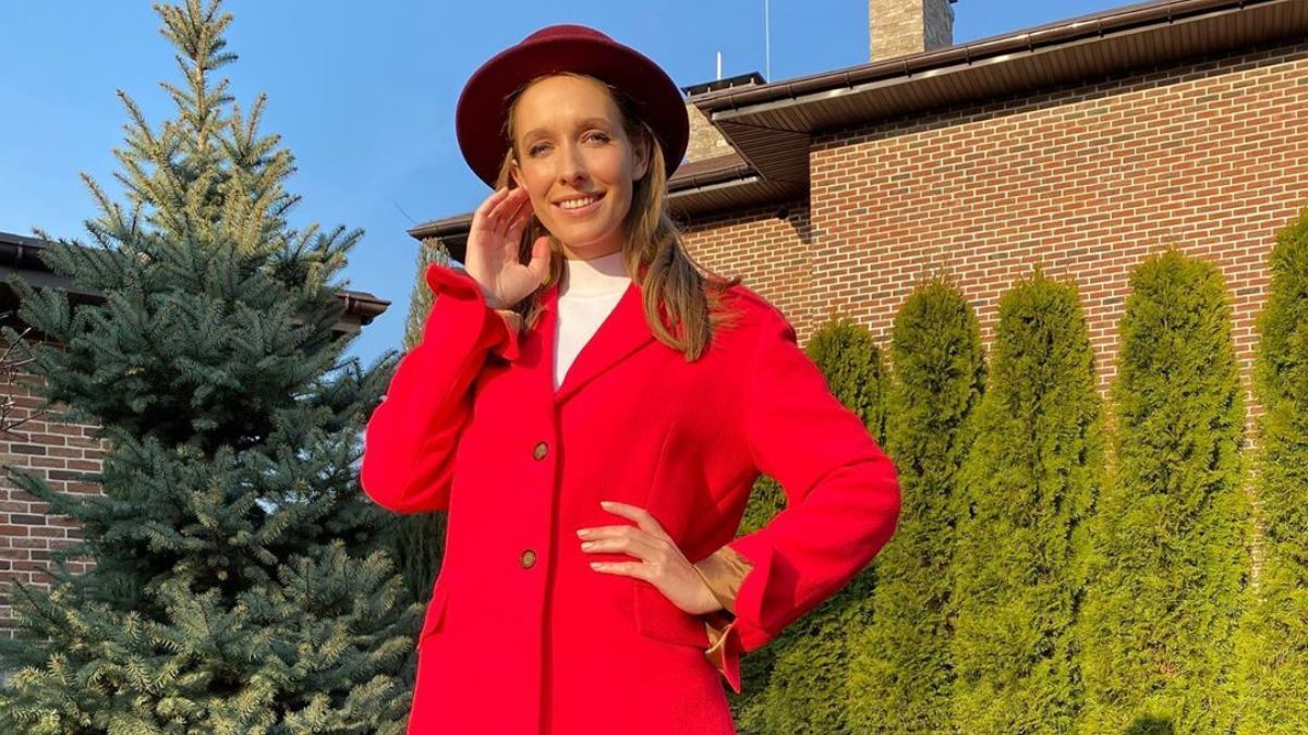 Катя Осадча у сукні з квітковим принтом розсекретила свою давню традицію Катя Осадча у сукні з квітковим принтом розсекретила свою давню традицію