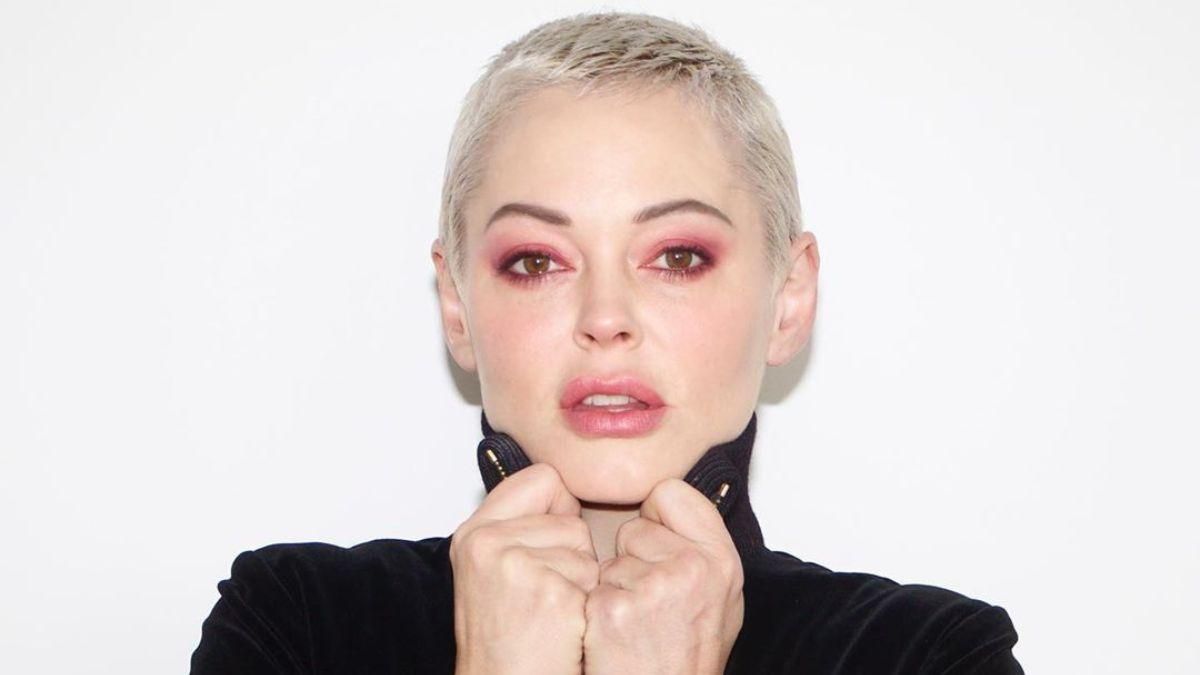 Звезда сериала "Зачарованные" Роуз МакГоун на карантине увлеклась пением: видео Звезда сериала "Зачарованные" Роуз МакГоун на карантине увлеклась пением: видео