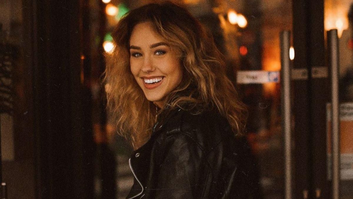 Наречена Нікіти Добриніна поділилася списком улюблених книг та серіалів: поради Даші Квіткової Наречена Нікіти Добриніна поділилася списком улюблених книг та серіалів: поради Даші Квіткової