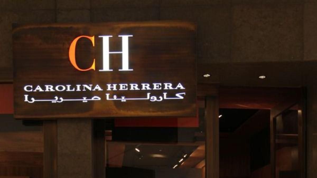 Американський бренд одягу Carolina Herrera шиє спецодяг для лікарів Американський бренд одягу Carolina Herrera шиє спецодяг для лікарів