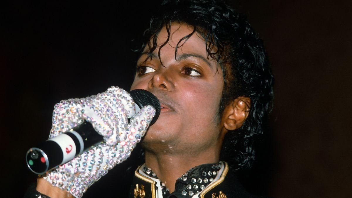 Білу рукавичку Майкла Джексона продали за 100  тисяч доларів