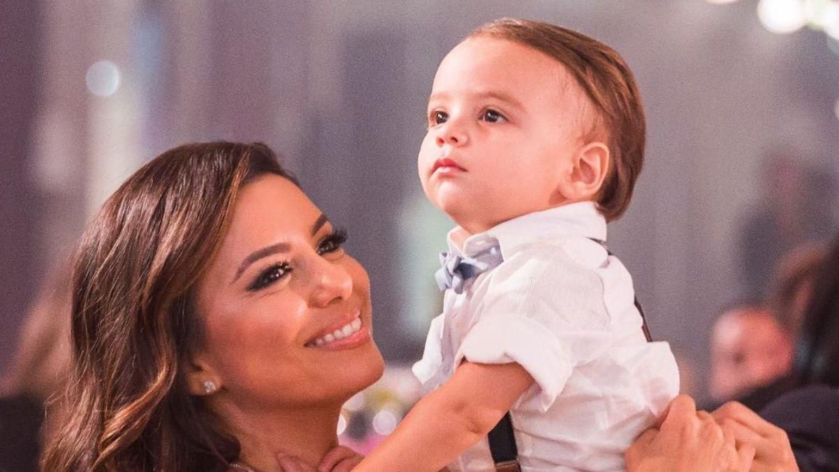 Єва Лонгорія замилувала мережу кумедними фото сина Єва Лонгорія замилувала мережу кумедними фото сина