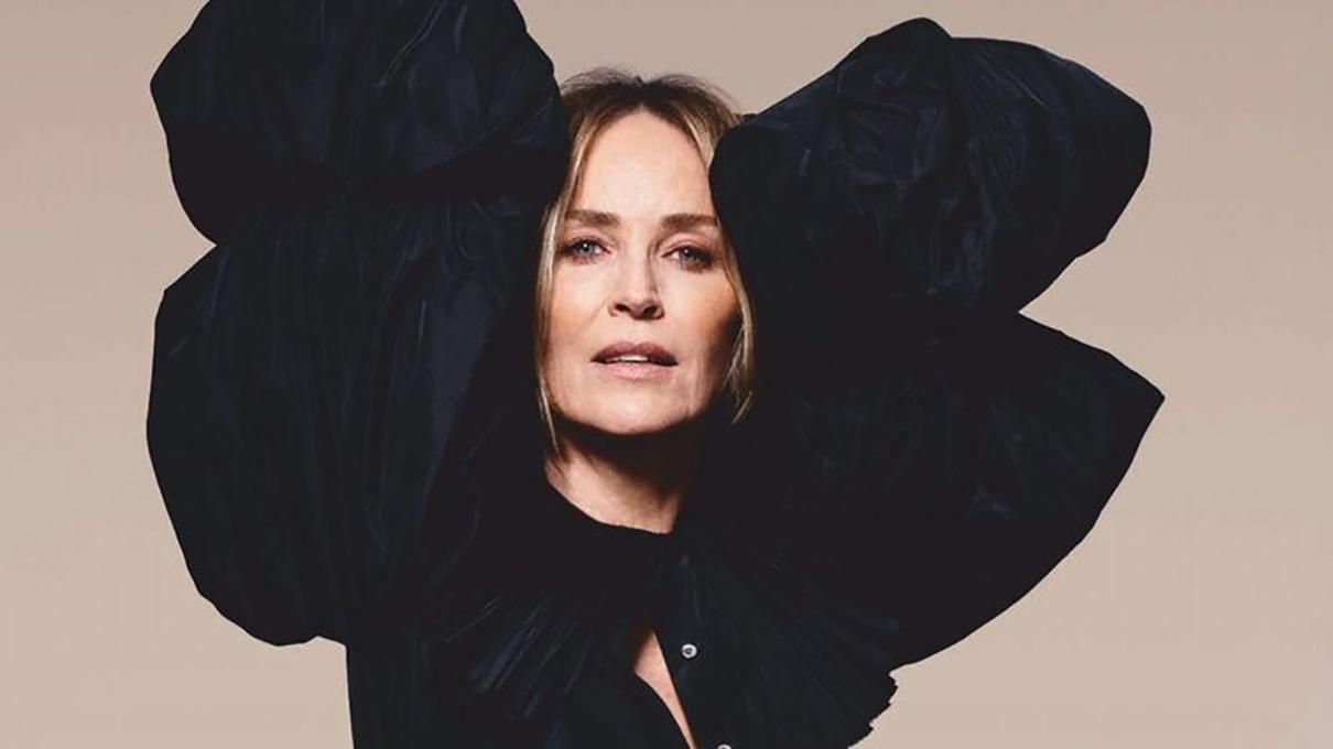 62-летняя Шэрон Стоун похвасталась стройными ногами в новой фотосессии 62-летняя Шэрон Стоун похвасталась стройными ногами в новой фотосессии