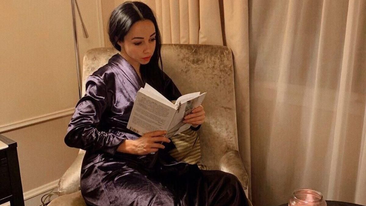 Екатерина Кухар посоветовала книги для чтения на карантине: любимые произведения балерины Екатерина Кухар посоветовала книги для чтения на карантине: любимые произведения балерины