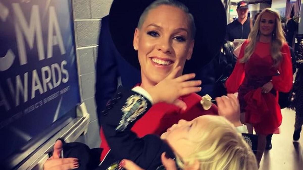 Як діти переносять коронавірус: співачка Pink детально описала симптоми у її сина Як діти переносять коронавірус: співачка Pink детально описала симптоми у її сина