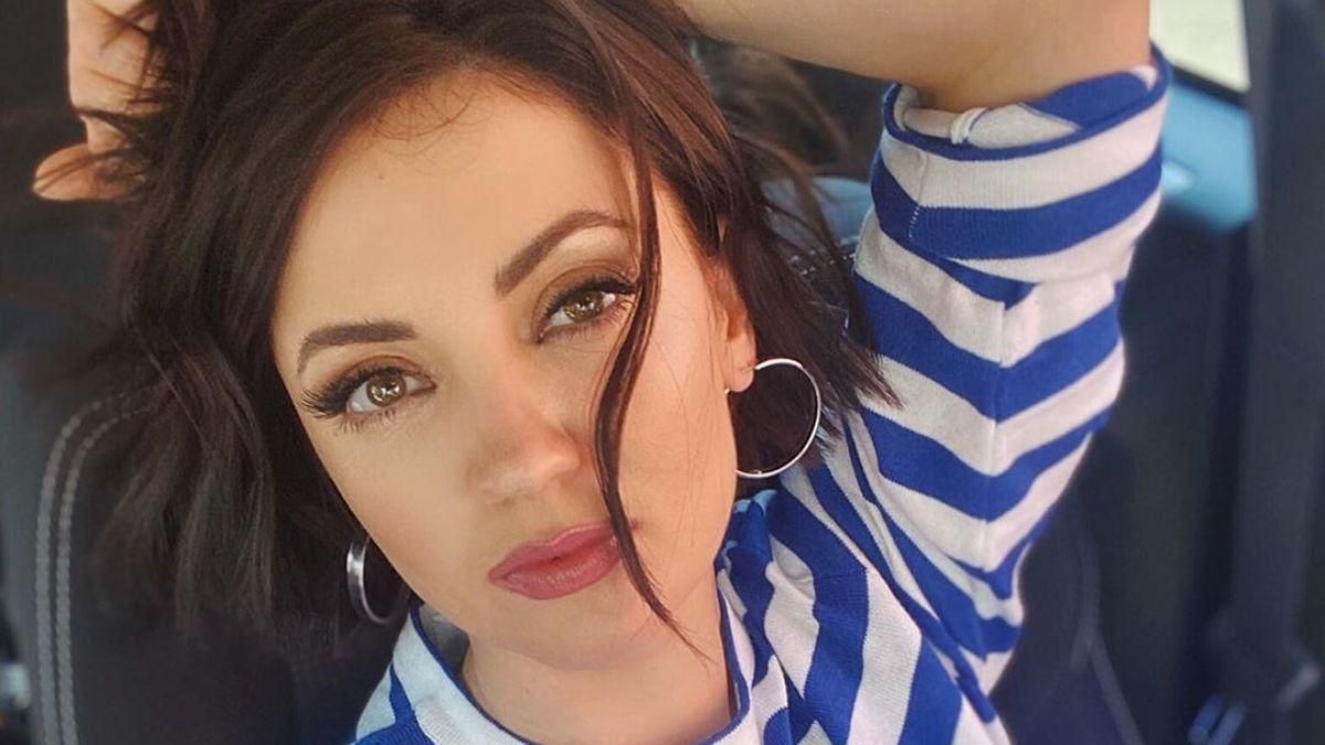 У масці та з тюльпанами: Оля Цибульська опублікувала чарівну світлину У масці та з тюльпанами: Оля Цибульська опублікувала чарівну світлину