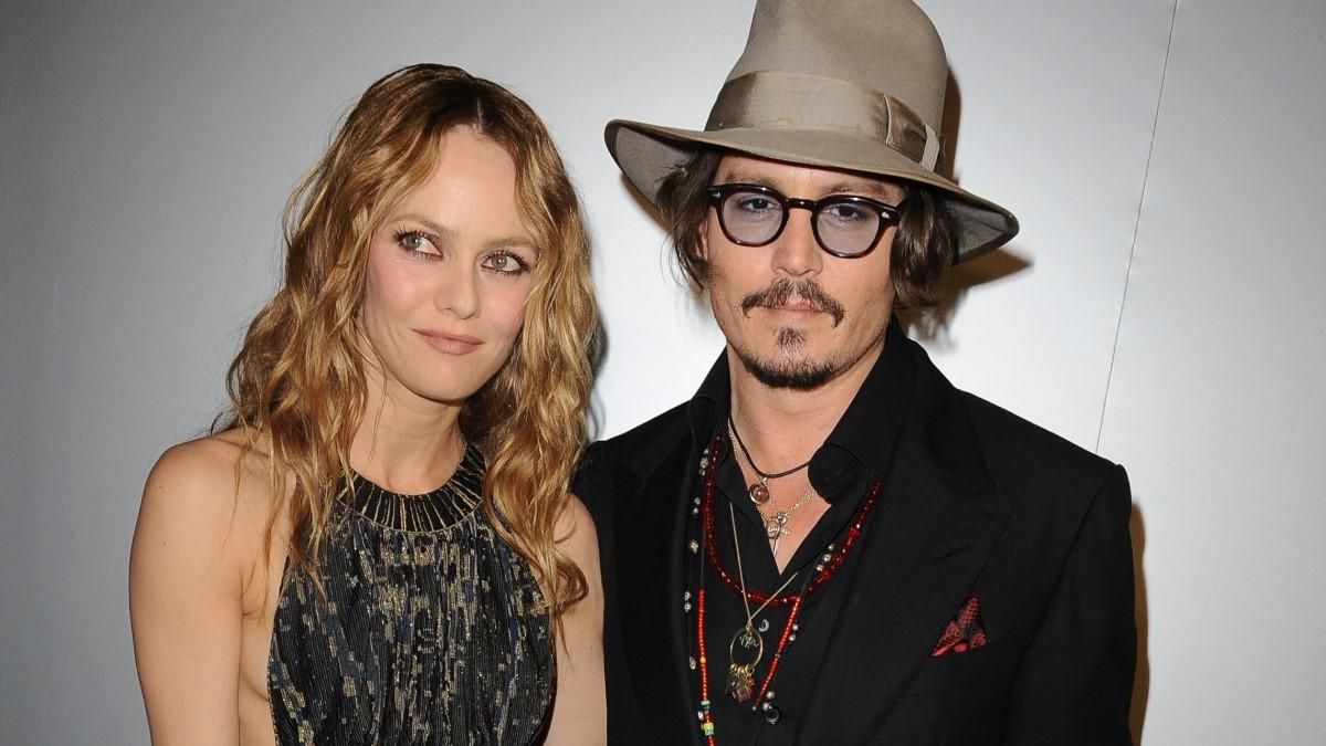 Мережу вразило рідкісне фото сина Ванесси Параді та Джонні Деппа Мережу вразило рідкісне фото сина Ванесси Параді та Джонні Деппа