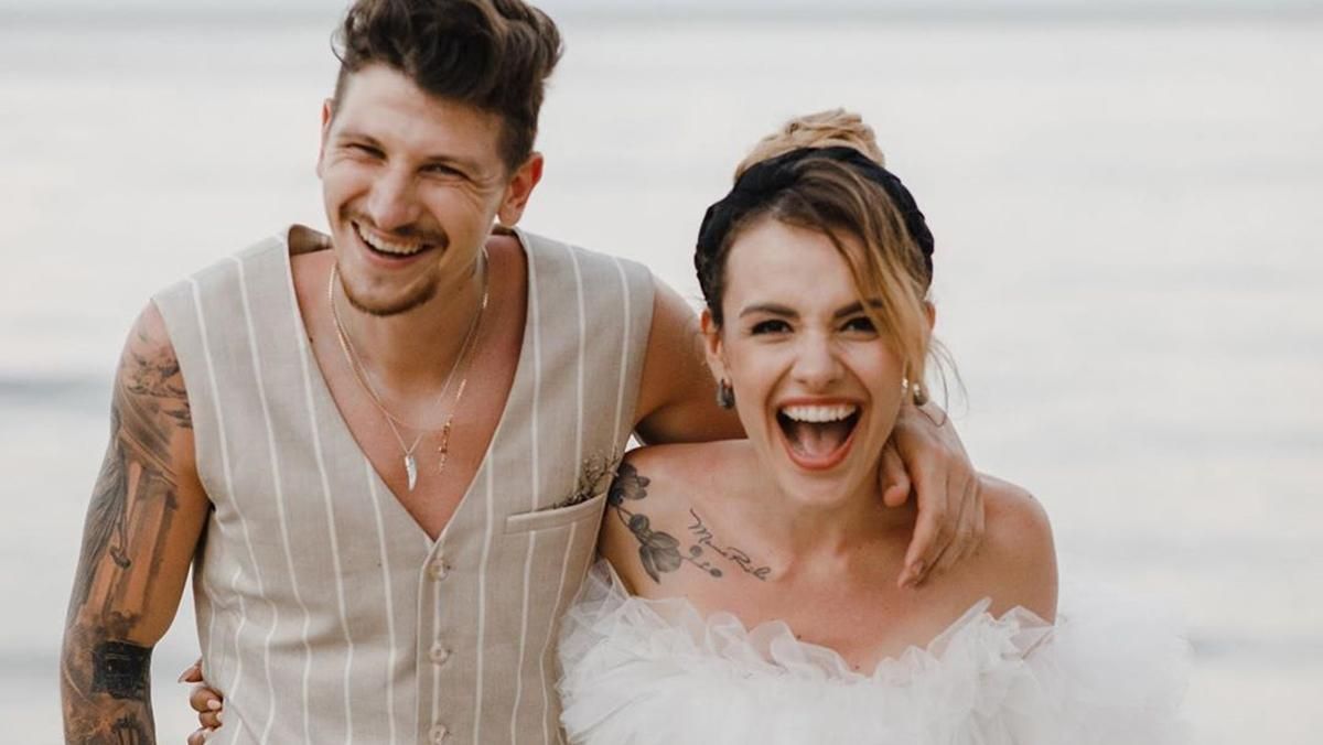 Співачка MamaRika розповіла про кризу в стосунках напередодні весілля: пара ледь не розійшлася Співачка MamaRika розповіла про кризу в стосунках напередодні весілля: пара ледь не розійшлася