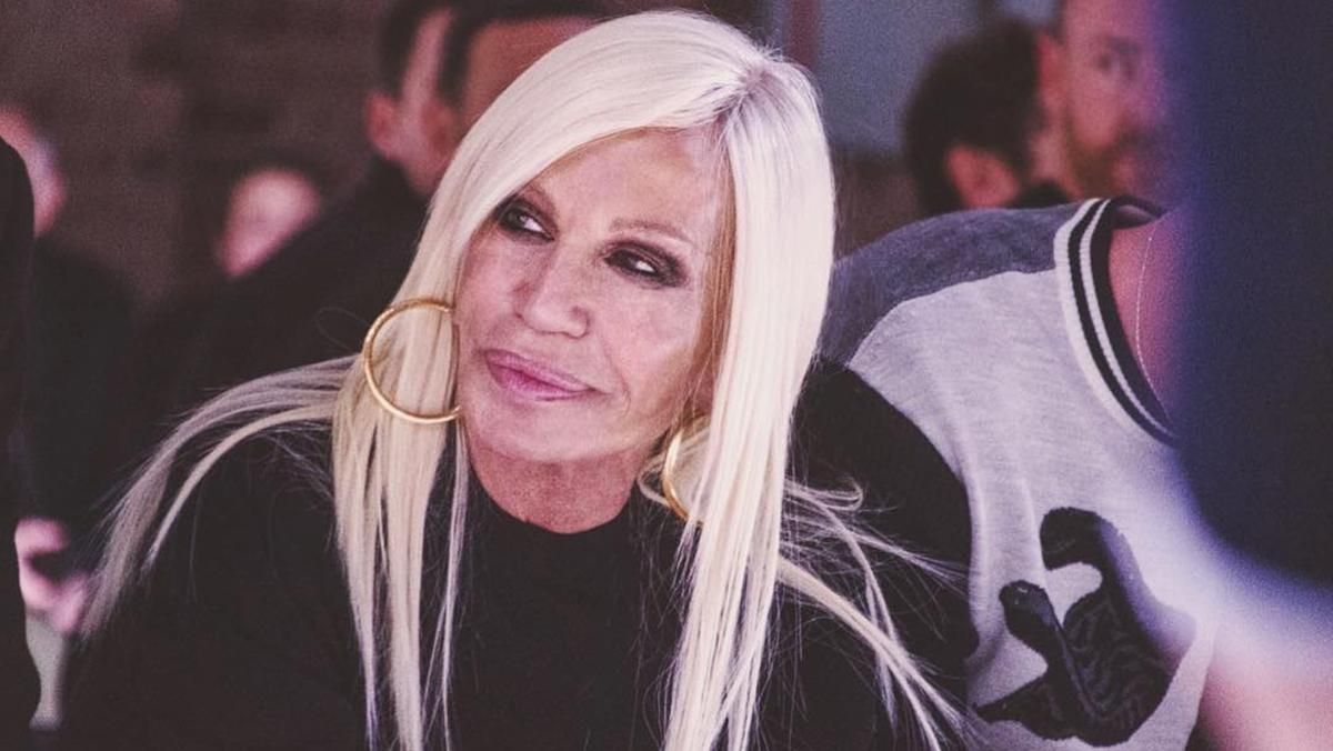 Дизайнерка Донателла Версаче зізналася про труднощі ізоляції: Страждання розбивають моє серце Дизайнерка Донателла Версаче зізналася про труднощі ізоляції: Страждання розбивають моє серце