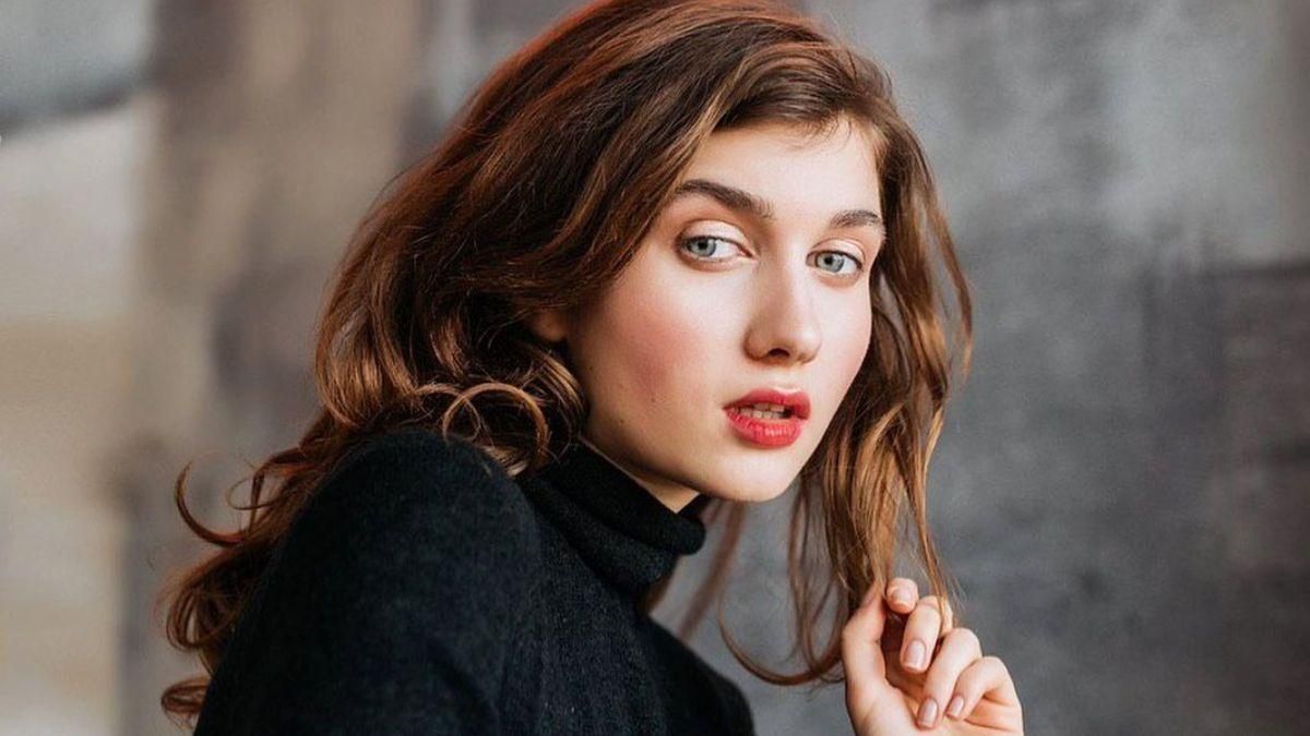 Jerry Heil показала, як одягає футболку, стоячи на руках: приголомшливе відео Jerry Heil показала, як одягає футболку, стоячи на руках: приголомшливе відео