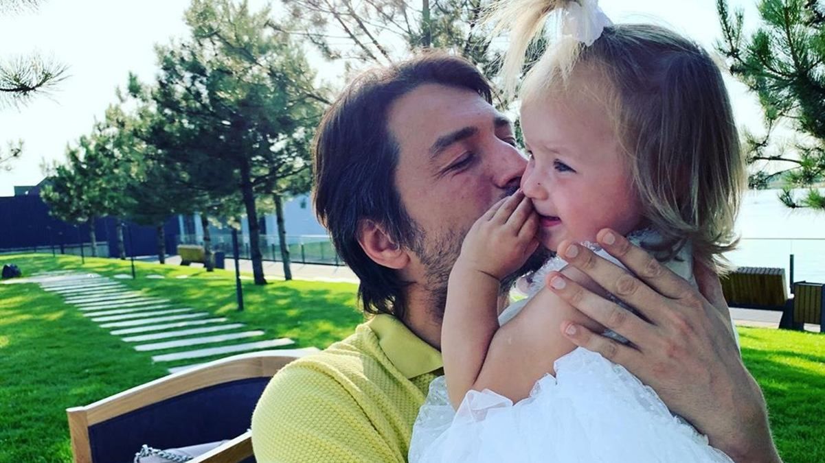 Сергей Притула показал смешное фото с дочкой: Карантин вверх тормашками Сергей Притула показал смешное фото с дочкой: Карантин вверх тормашками