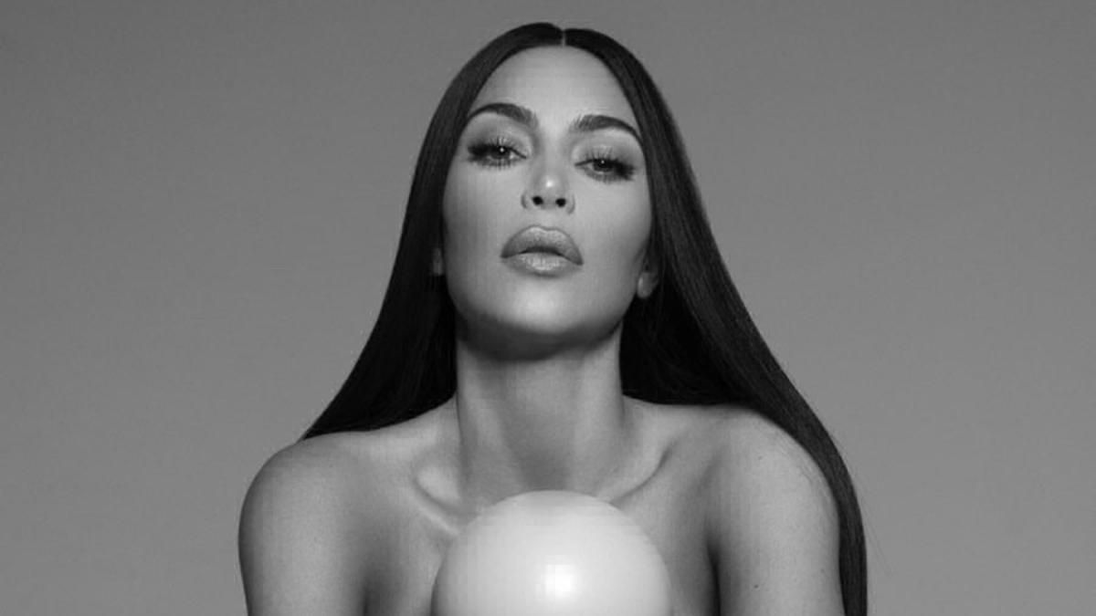 Ким Кардашьян обвинили в плагиате ее новой сексуальной рекламы парфюма
