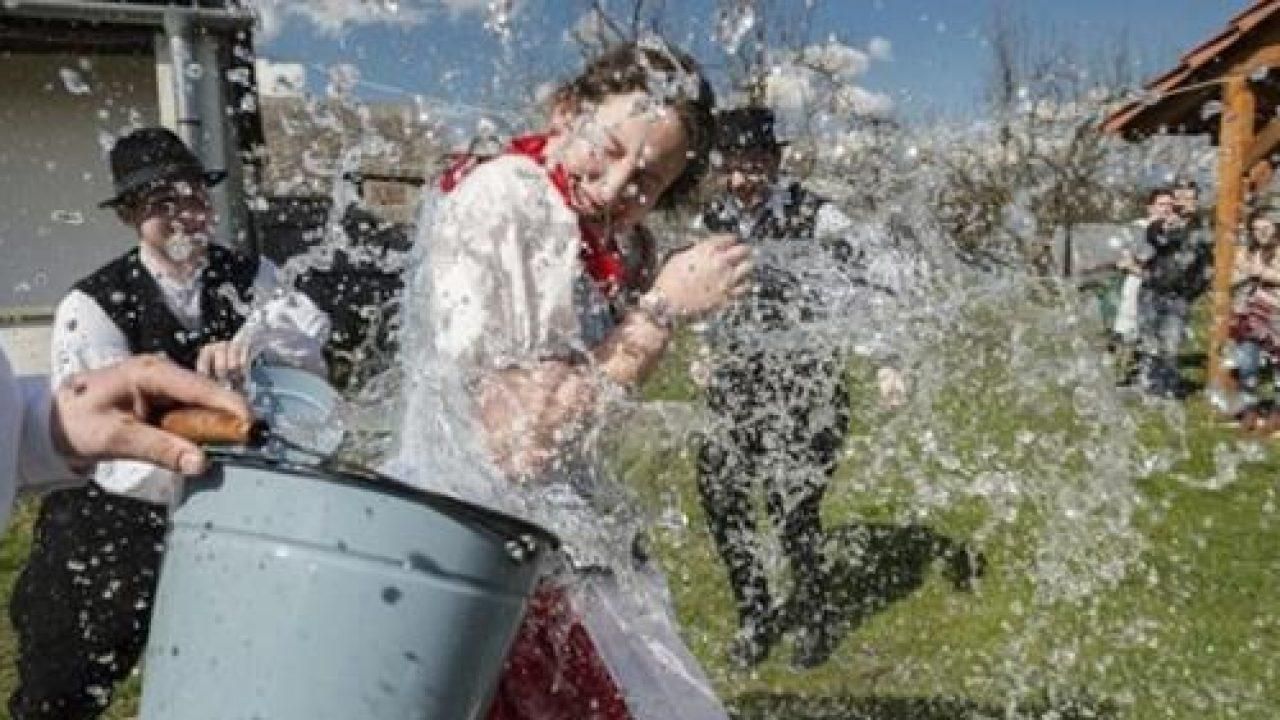 Поливаний понеділок 2020 – що це за свято, традиції цього дня Поливаний понеділок 2020 – що це за свято, традиції цього дня