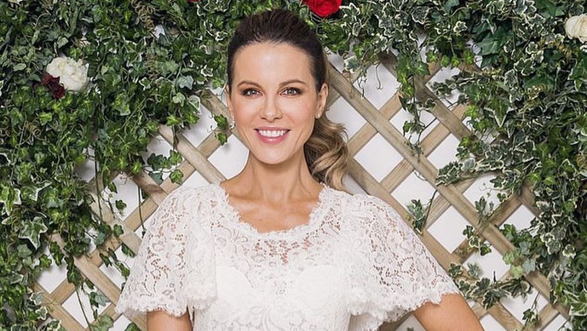 Дочь Кейт Бекинсейл прокомментировала роман матери с 22-летним музыкантом: неожиданная реакция Дочь Кейт Бекинсейл прокомментировала роман матери с 22-летним музыкантом: неожиданная реакция