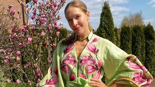 У яскравій сукні з магноліями: Катя Осадча в саду продемонструвала розкішний весняний образ 